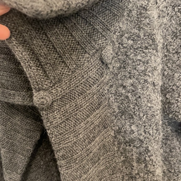 Illimani women’s size XL handmade cozy grey sweater - Picture 3 of 8